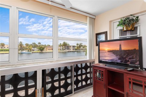 Copropriété à vendre à Hallandale Beach, Floride: 2 chambres, 92.9 m2 № 1814718 - photo 20