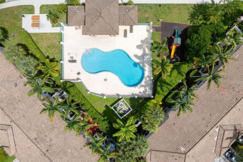 Купить кондоминиум в Пемброк-Пайнс, Флорида 2 спальни, 76.37м2, № 1962933 - фото 20