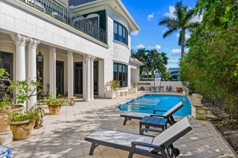House in Boca Raton, Florida 6 bedrooms, 696.77 sq.m. № 990395 - photo 1