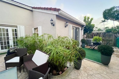 Villa ou maison à vendre à Miami, Floride: 2 chambres, 107.21 m2 № 1985453 - photo 1