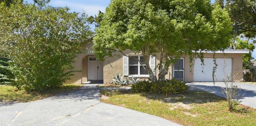 Villa ou maison à Deltona, Floride 3 chambres, 125.33 m2 № 2421631