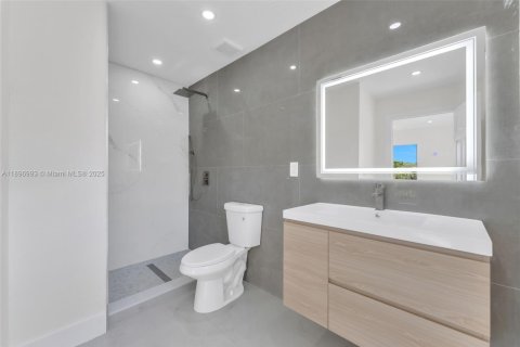 House in Miami, Florida 4 bedrooms, 123.19 sq.m. № 1949933 - photo 28