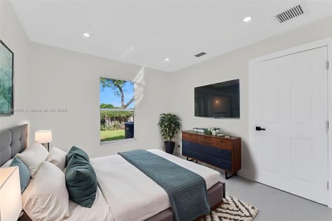 House in Miami, Florida 4 bedrooms, 123.19 sq.m. № 1949933 - photo 30