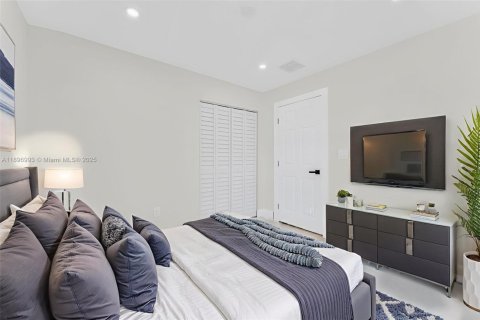 House in Miami, Florida 4 bedrooms, 123.19 sq.m. № 1949933 - photo 20