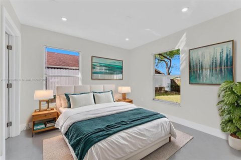House in Miami, Florida 4 bedrooms, 123.19 sq.m. № 1949933 - photo 25