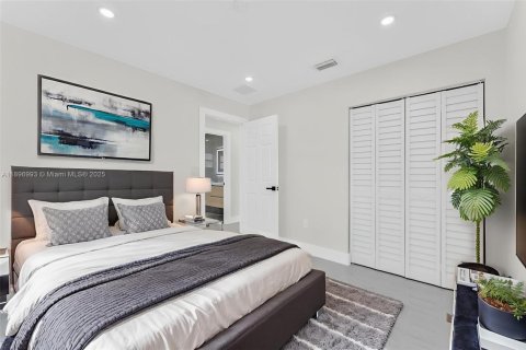 House in Miami, Florida 4 bedrooms, 123.19 sq.m. № 1949933 - photo 15