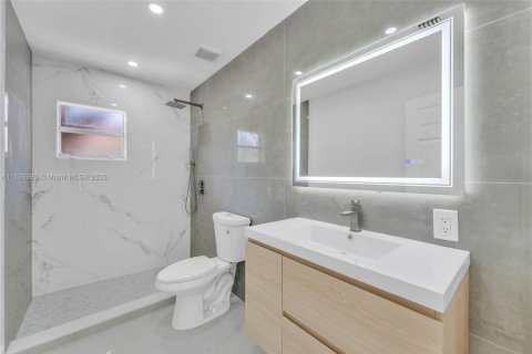 House in Miami, Florida 4 bedrooms, 123.19 sq.m. № 1949933 - photo 16