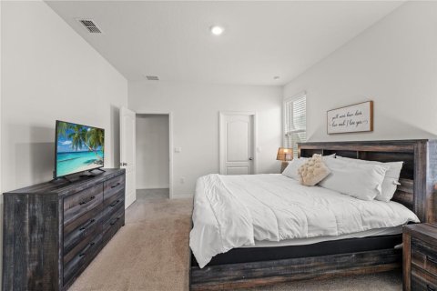House in Davenport, Florida 7 bedrooms, 336.86 sq.m. № 1643213 - photo 28