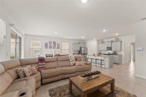 House in Davenport, Florida 7 bedrooms, 336.86 sq.m. № 1643213 - photo 20