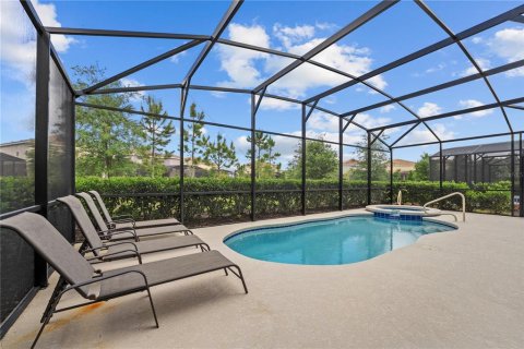 House in Davenport, Florida 7 bedrooms, 336.86 sq.m. № 1643213 - photo 23