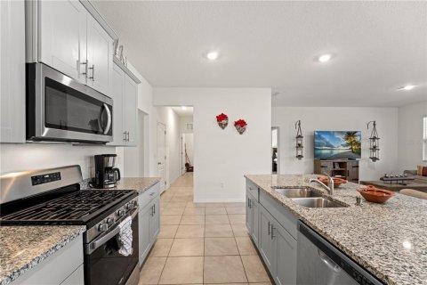 House in Davenport, Florida 7 bedrooms, 336.86 sq.m. № 1643213 - photo 17