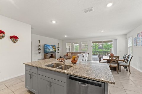 House in Davenport, Florida 7 bedrooms, 336.86 sq.m. № 1643213 - photo 18