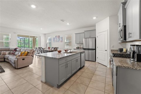 House in Davenport, Florida 7 bedrooms, 336.86 sq.m. № 1643213 - photo 13