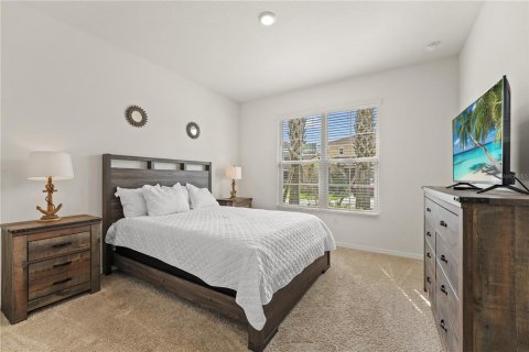 House in Davenport, Florida 7 bedrooms, 336.86 sq.m. № 1643213 - photo 30
