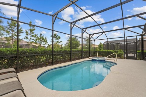 House in Davenport, Florida 7 bedrooms, 336.86 sq.m. № 1643213 - photo 24