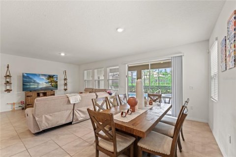 House in Davenport, Florida 7 bedrooms, 336.86 sq.m. № 1643213 - photo 8