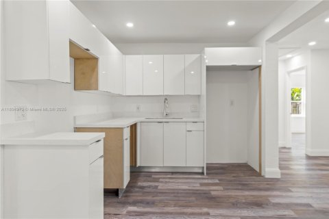 Villa ou maison à vendre à Miami, Floride: 4 chambres, 152.17 m2 № 1701020 - photo 25