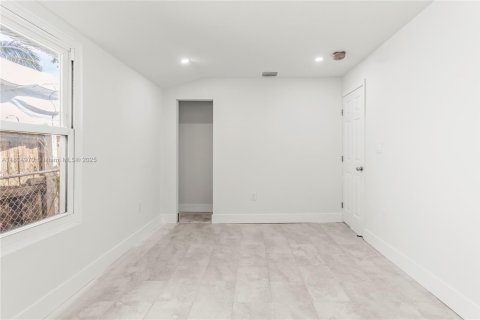 Villa ou maison à vendre à Miami, Floride: 4 chambres, 152.17 m2 № 1701020 - photo 11