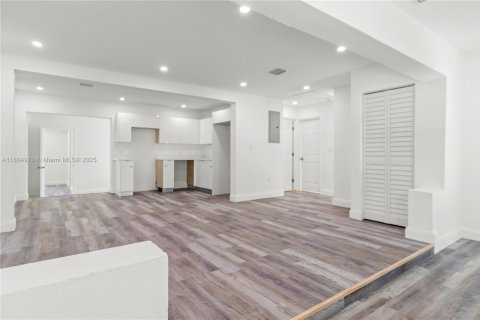 Villa ou maison à vendre à Miami, Floride: 4 chambres, 152.17 m2 № 1701020 - photo 26