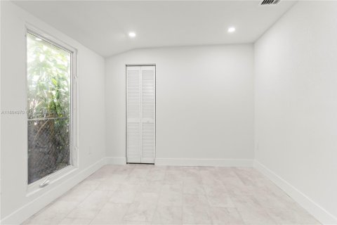 Villa ou maison à vendre à Miami, Floride: 4 chambres, 152.17 m2 № 1701020 - photo 18