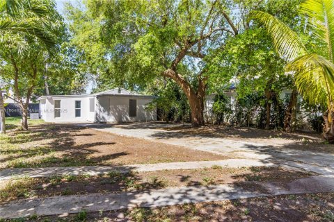 Villa ou maison à vendre à Miami, Floride: 4 chambres, 152.17 m2 № 1701020 - photo 14