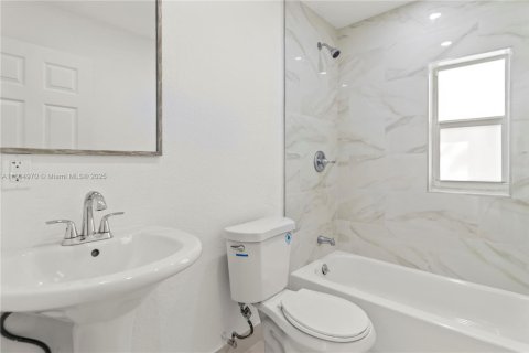 Villa ou maison à vendre à Miami, Floride: 4 chambres, 152.17 m2 № 1701020 - photo 27
