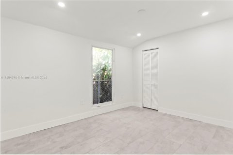 Villa ou maison à vendre à Miami, Floride: 4 chambres, 152.17 m2 № 1701020 - photo 16