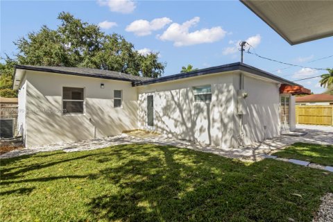 Villa ou maison à vendre à Miami, Floride: 4 chambres, 152.17 m2 № 1701020 - photo 5