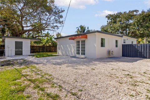 Villa ou maison à vendre à Miami, Floride: 4 chambres, 152.17 m2 № 1701020 - photo 8
