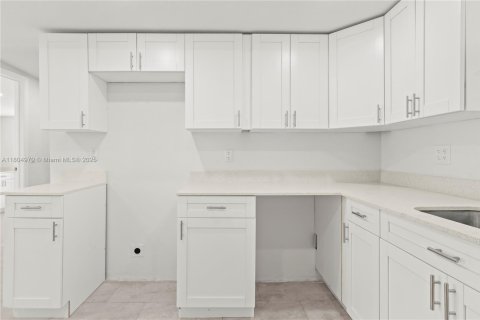 Villa ou maison à vendre à Miami, Floride: 4 chambres, 152.17 m2 № 1701020 - photo 13