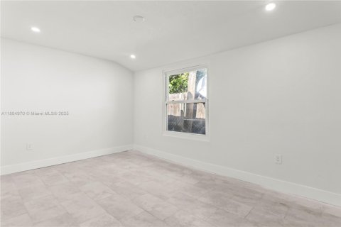 Villa ou maison à vendre à Miami, Floride: 4 chambres, 152.17 m2 № 1701020 - photo 10