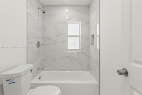 Villa ou maison à vendre à Miami, Floride: 4 chambres, 152.17 m2 № 1701020 - photo 28