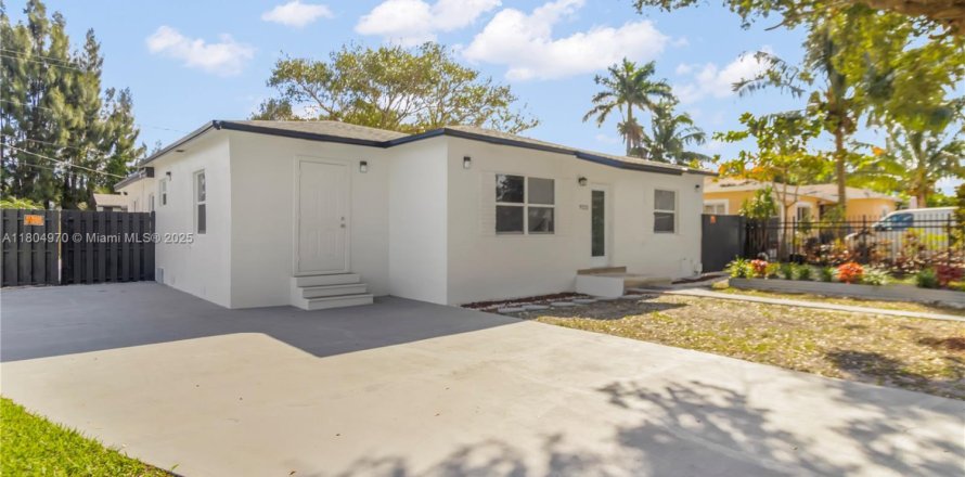 Villa ou maison à Miami, Floride 4 chambres, 152.17 m2 № 1701020