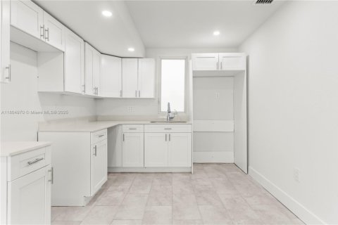 Villa ou maison à vendre à Miami, Floride: 4 chambres, 152.17 m2 № 1701020 - photo 3