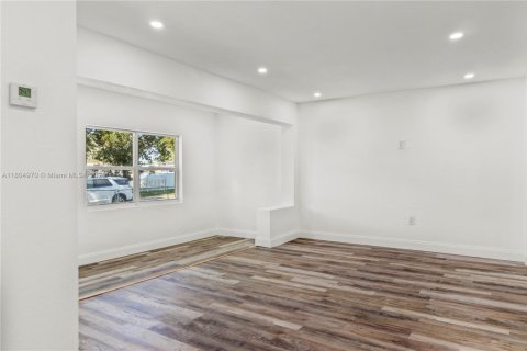 Villa ou maison à vendre à Miami, Floride: 4 chambres, 152.17 m2 № 1701020 - photo 30