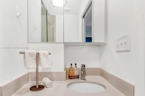 Copropriété à vendre à Miami, Floride: 2 chambres, 109.62 m2 № 1996727 - photo 18
