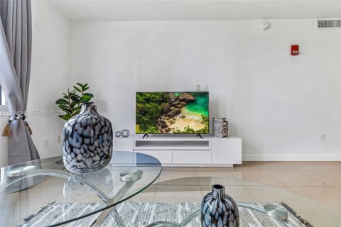 Copropriété à vendre à Miami, Floride: 2 chambres, 109.62 m2 № 1996727 - photo 10