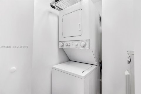 Copropriété à vendre à Miami, Floride: 2 chambres, 109.62 m2 № 1996727 - photo 17