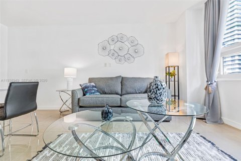 Copropriété à vendre à Miami, Floride: 2 chambres, 109.62 m2 № 1996727 - photo 11