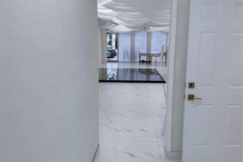 Immobilier commercial à louer à Sarasota, Floride: 117.06 m2 № 2406409 - photo 5