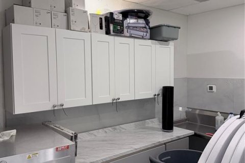 Immobilier commercial à louer à Sarasota, Floride: 117.06 m2 № 2406409 - photo 6