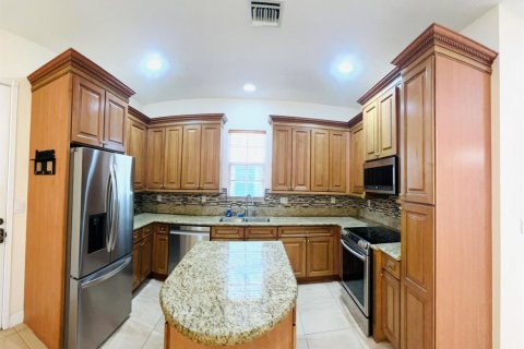 Townhouse in Boca Raton, Florida 3 bedrooms, 191.56 sq.m. № 2191160 - photo 13