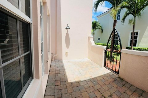 Townhouse in Boca Raton, Florida 3 bedrooms, 191.56 sq.m. № 2191160 - photo 16