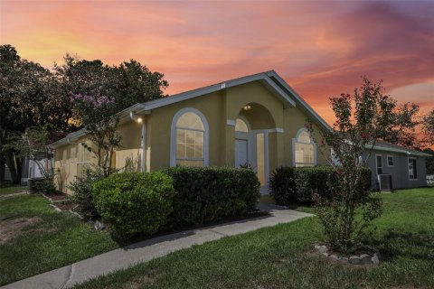 Casa en Winter Springs, Florida 3 dormitorios, 102.29 m2 № 2377614
