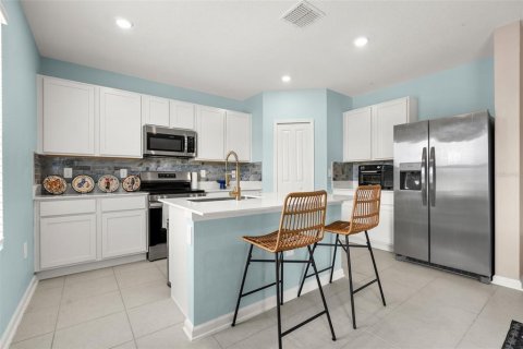 Casa en venta en Kissimmee, Florida, 5 dormitorios, 227.7 m2 № 2201624 - foto 12