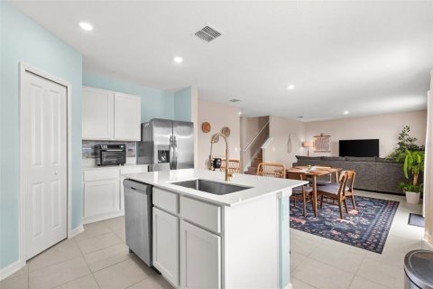 Casa en venta en Kissimmee, Florida, 5 dormitorios, 227.7 m2 № 2201624 - foto 13
