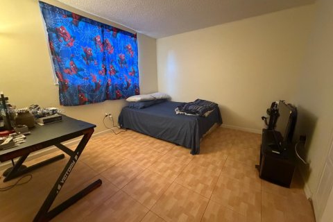 Copropriété à vendre à North Lauderdale, Floride: 2 chambres, 92.9 m2 № 2248732 - photo 13