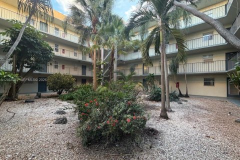 Copropriété à vendre à North Lauderdale, Floride: 2 chambres, 92.9 m2 № 2248732 - photo 2