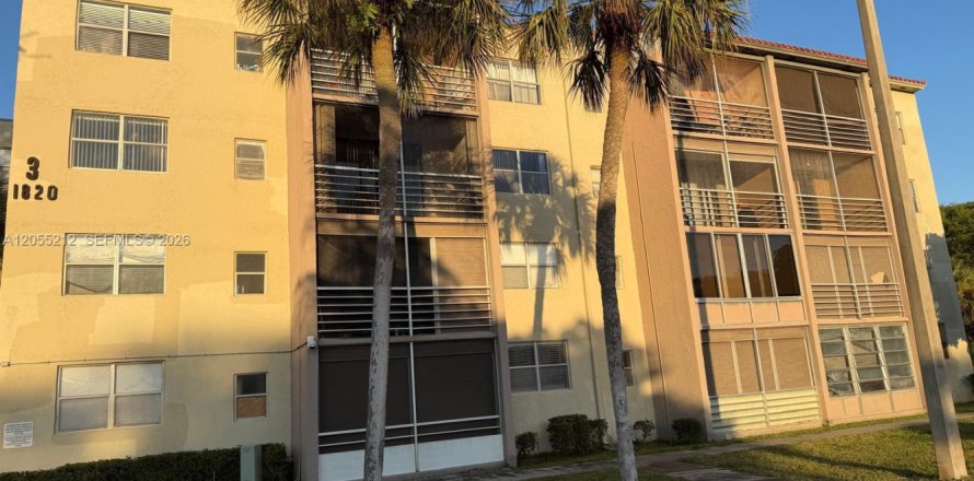 Condo à North Lauderdale, Floride, 2 chambres  № 2248732