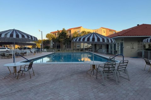 Copropriété à vendre à North Lauderdale, Floride: 2 chambres, 92.9 m2 № 2248732 - photo 25